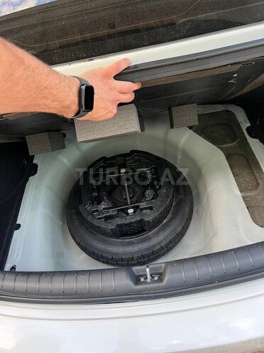 Hyundai Accent-17