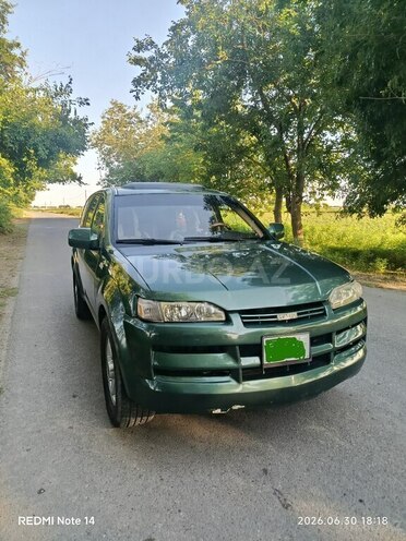 Isuzu Axiom-1