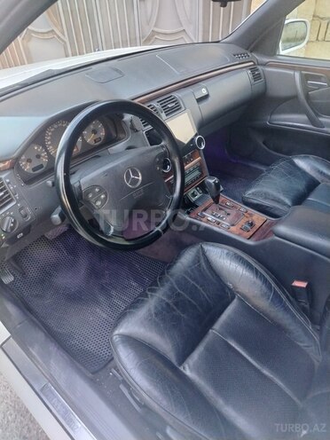 Mercedes E 220-12