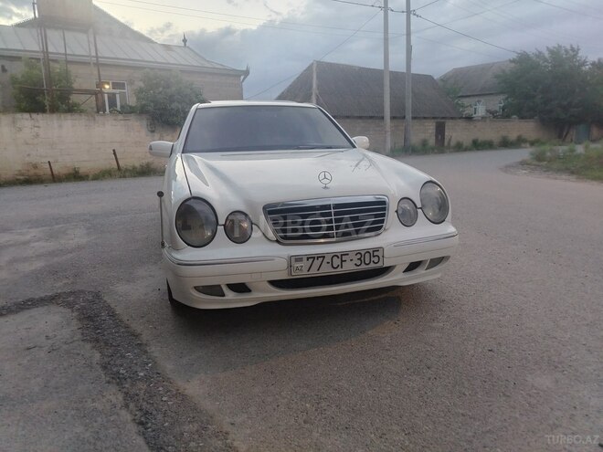 Mercedes E 220-11