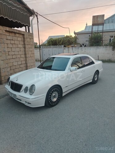 Mercedes E 220-10