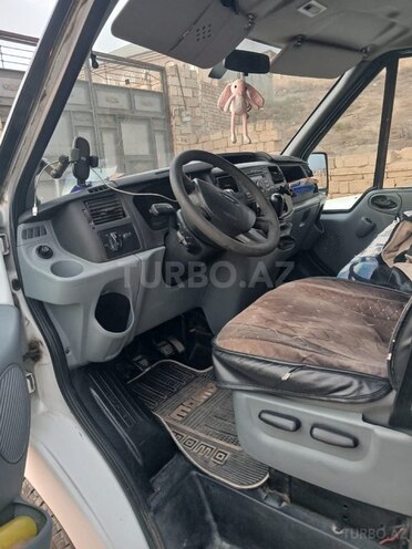 Ford Transit-5