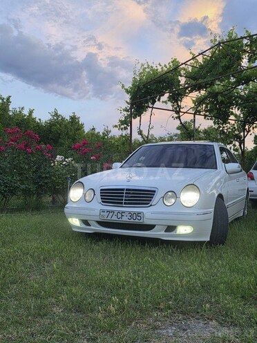 Mercedes E 220-1