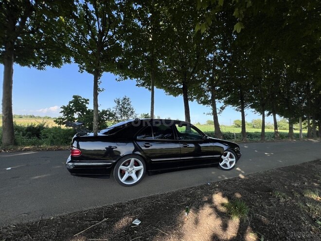 Mercedes E 240-13