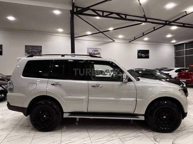 Mitsubishi Pajero-9