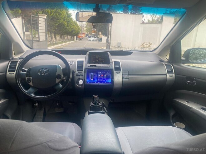 Toyota Prius-5