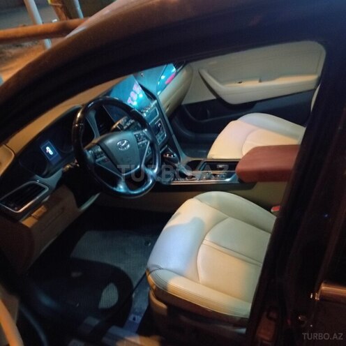 Hyundai Sonata-5