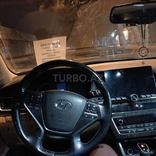 Hyundai Sonata-6