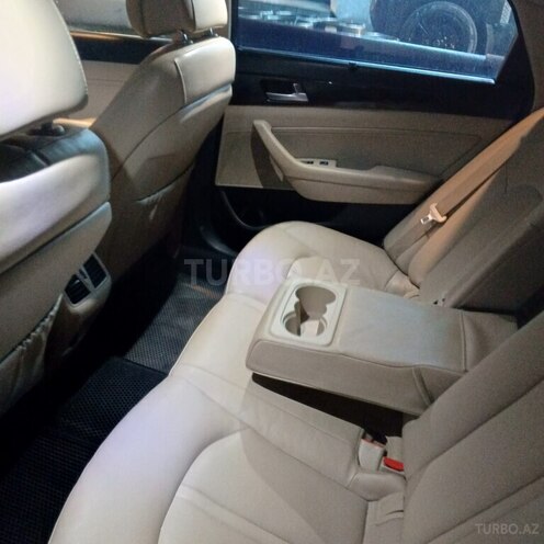 Hyundai Sonata-11
