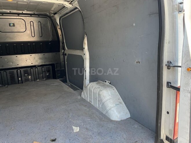 Ford Transit-13