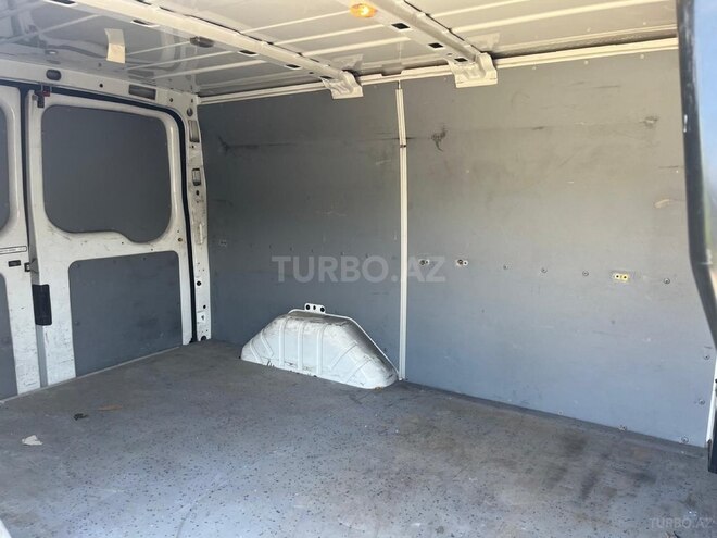 Ford Transit-14
