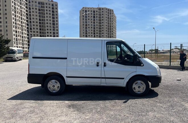 Ford Transit-4