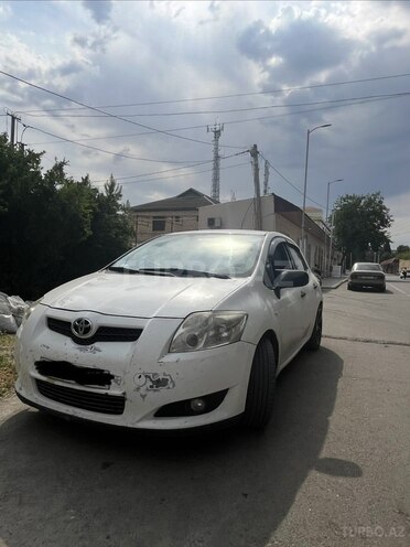 Toyota Auris-1