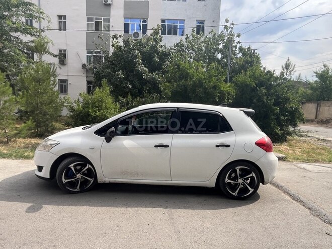 Toyota Auris-2