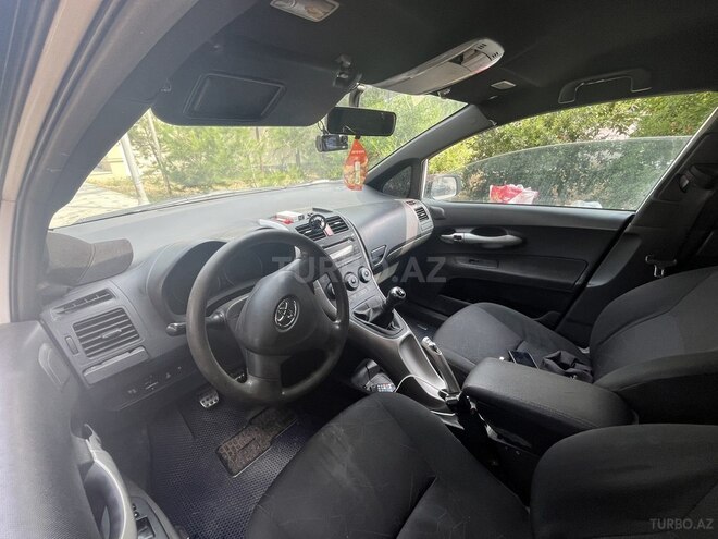 Toyota Auris-7