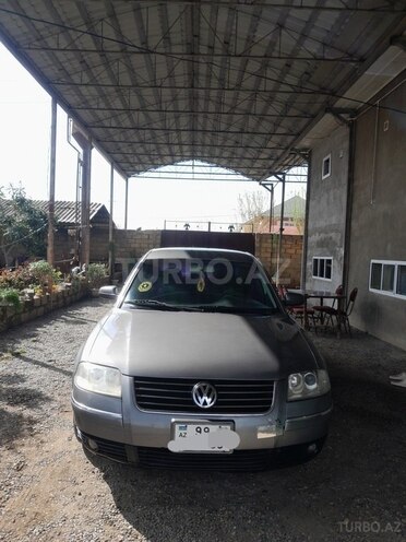 Volkswagen Passat-1