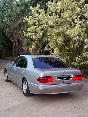 Mercedes E 320-2