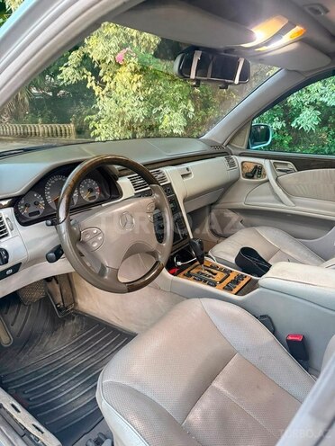 Mercedes E 320-5