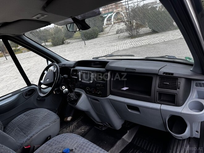 Ford Transit-5