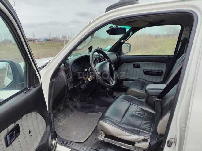 Toyota Hilux-8