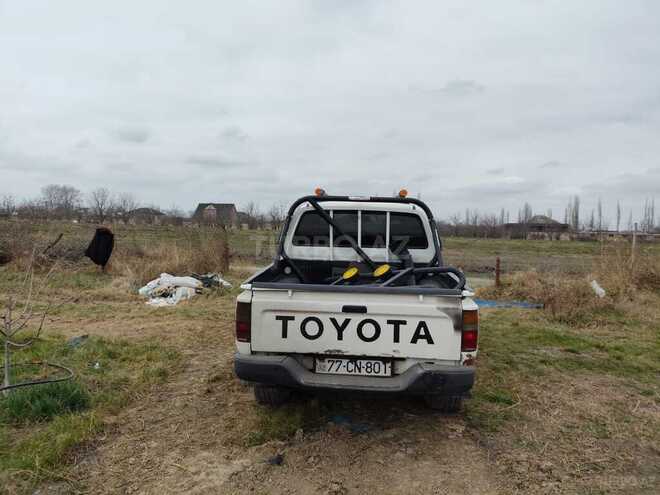 Toyota Hilux-9