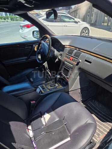Mercedes E 320-6