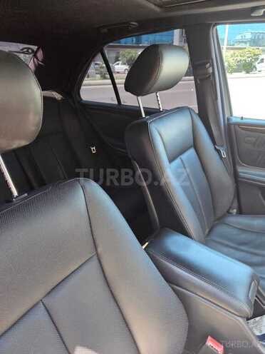 Mercedes E 320-7