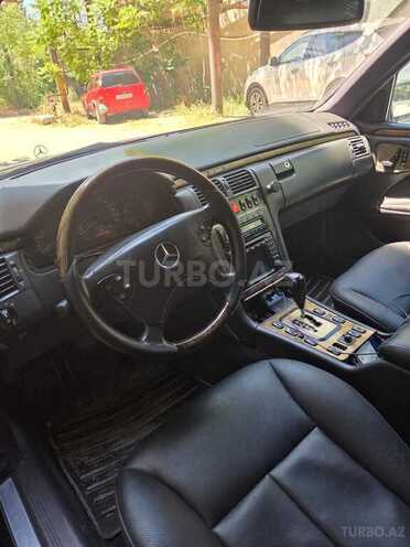 Mercedes E 320-8