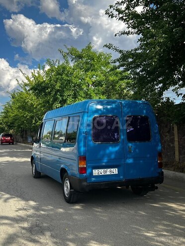 Ford Transit-5