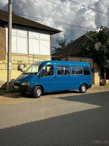 Ford Transit-10