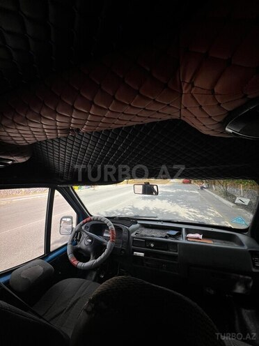 Ford Transit-15