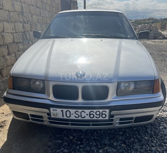 BMW 318-1