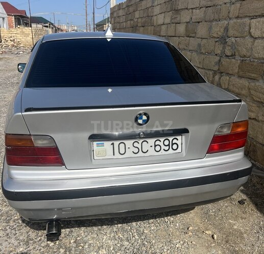 BMW 318-2