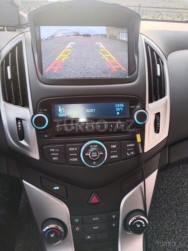 Chevrolet Cruze-12