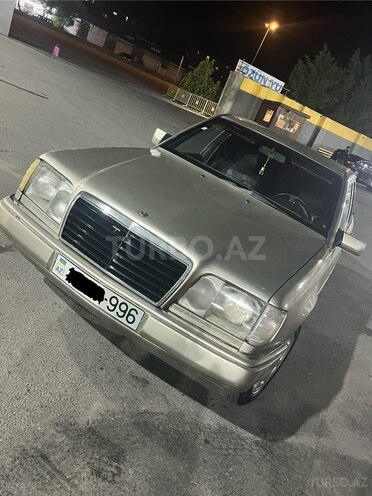 Mercedes 230 E-3