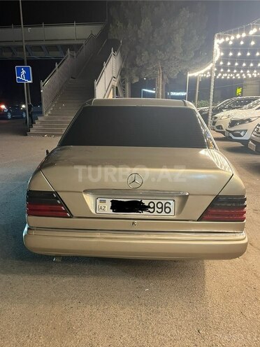 Mercedes 230 E-8