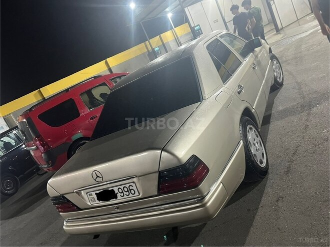 Mercedes 230 E-5