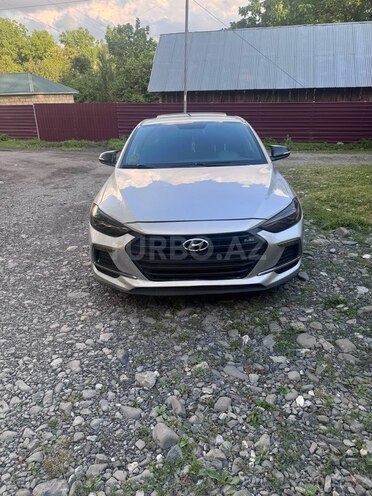 Hyundai Elantra-1
