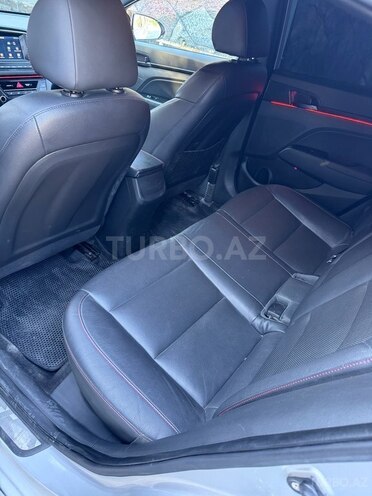 Hyundai Elantra-4