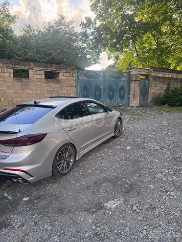 Hyundai Elantra-6