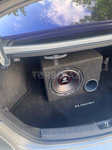 Hyundai Elantra-8