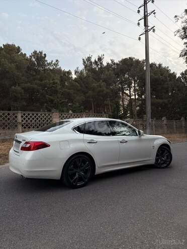Infiniti Q70S-5