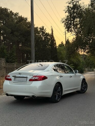 Infiniti Q70S-7