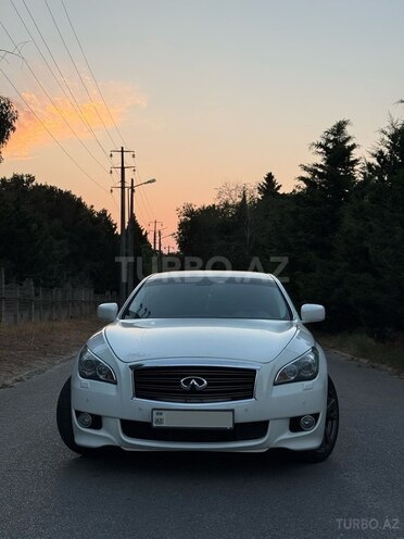 Infiniti Q70S-2