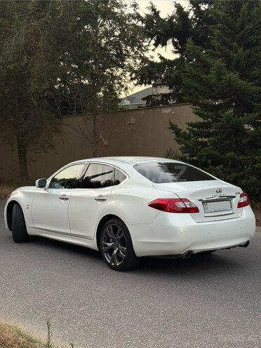 Infiniti Q70S-6
