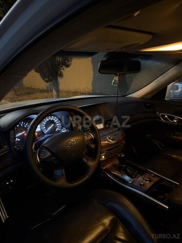Infiniti Q70S-10