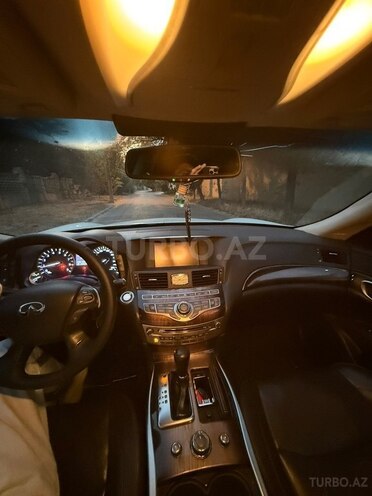 Infiniti Q70S-12