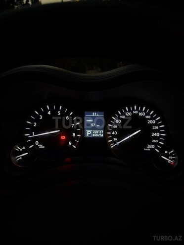 Infiniti Q70S-11