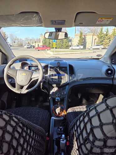 Chevrolet Aveo-10