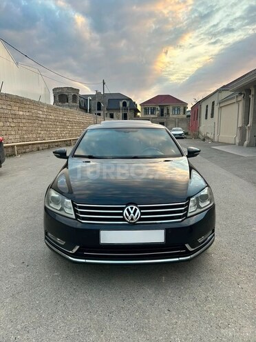 Volkswagen Passat-1